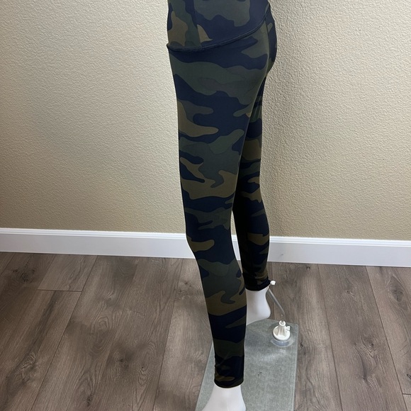 NWOT Victoria’s Secret Pink High Waist Ultimate Camo Tights Leggings - Picture 5 of 11